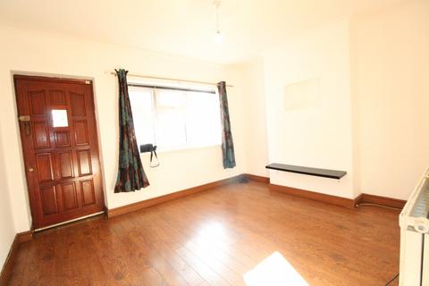 2 bedroom flat to rent, Romford Road, Manor Park, E12