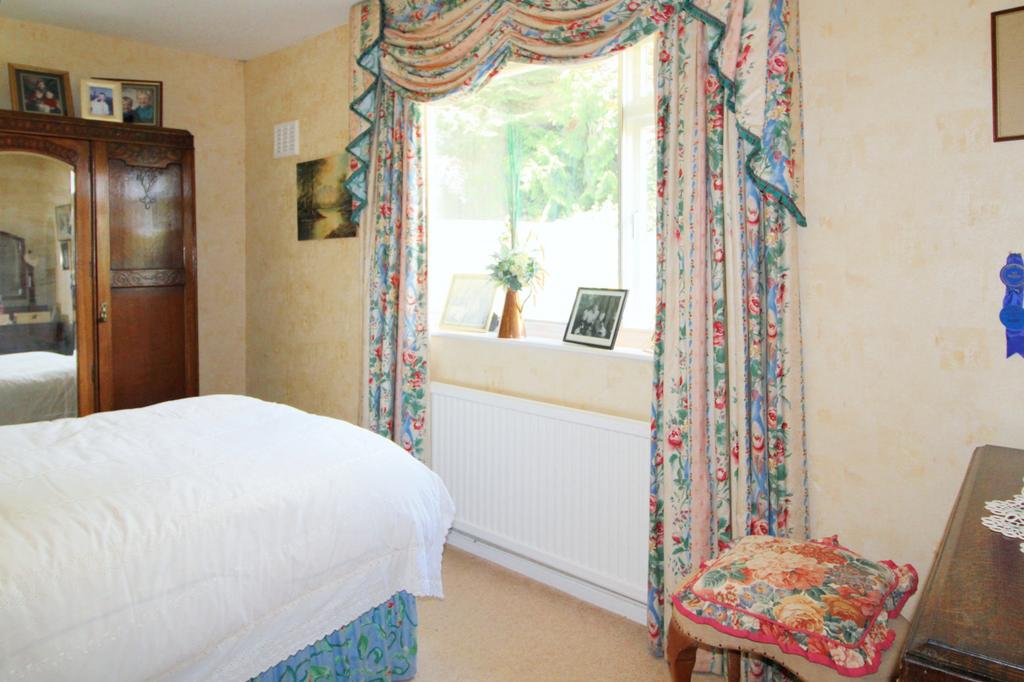 Detached Bungalow in Large Plot