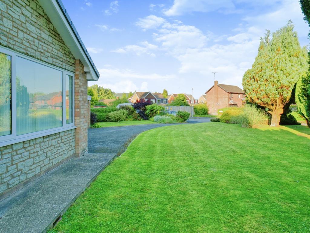Detached Bungalow in Large Plot