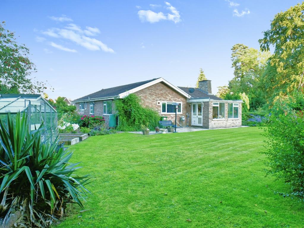 Detached Bungalow in Large Plot