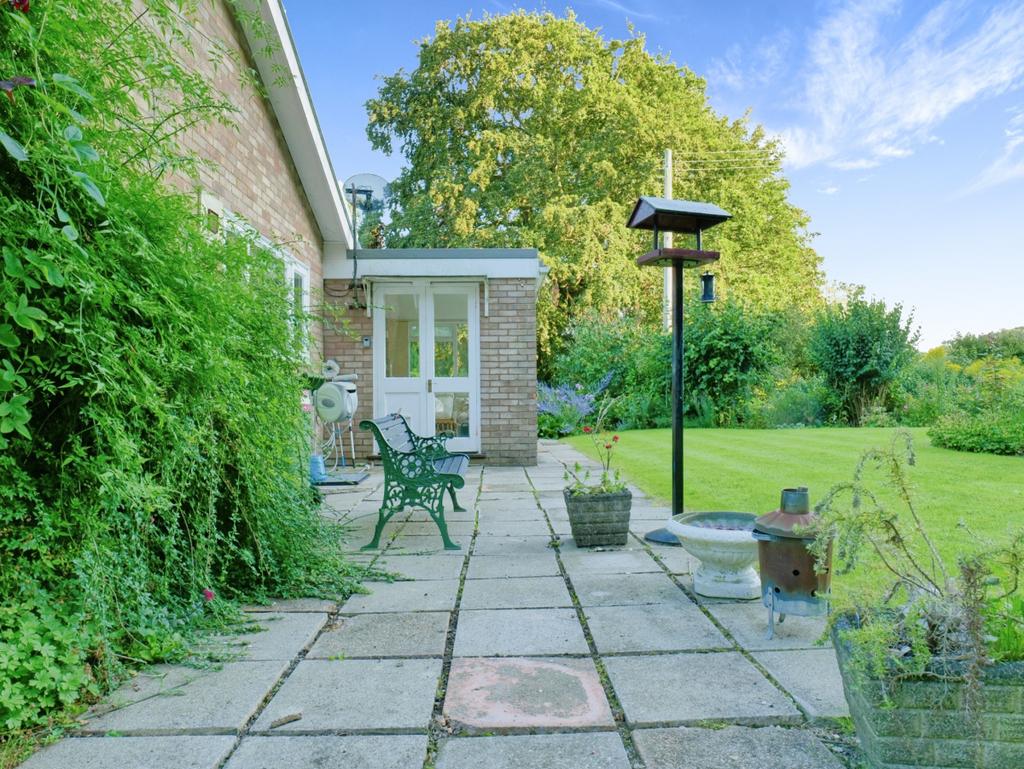 Detached Bungalow in Large Plot
