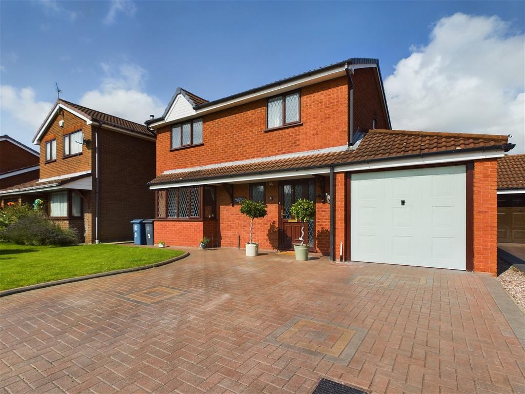 PINE AVENUE, ORMSKIRK 3 bed detached house for sale £345,000