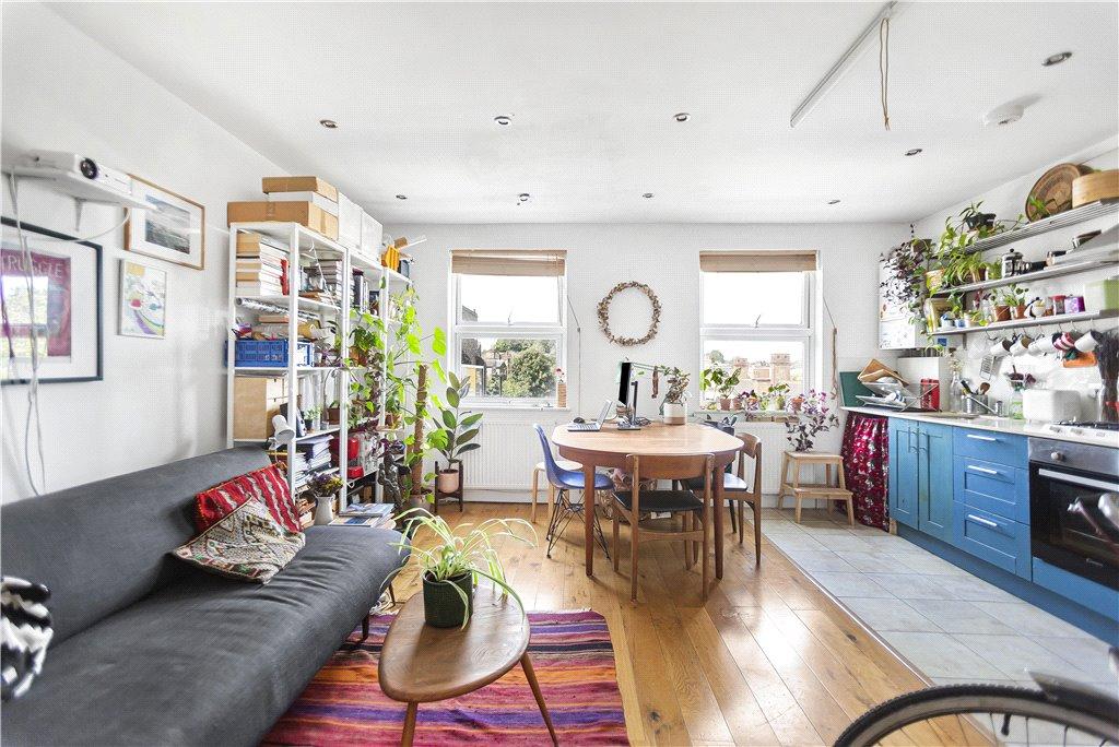 Chatsworth Road, London, E5 1 bed apartment for sale £350,000