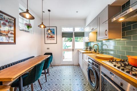 103a Knatchbull Road, London, SE5 9QU