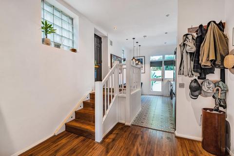 103a Knatchbull Road, London, SE5 9QU