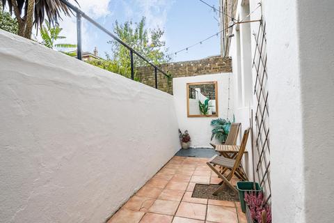 103a Knatchbull Road, London, SE5 9QU