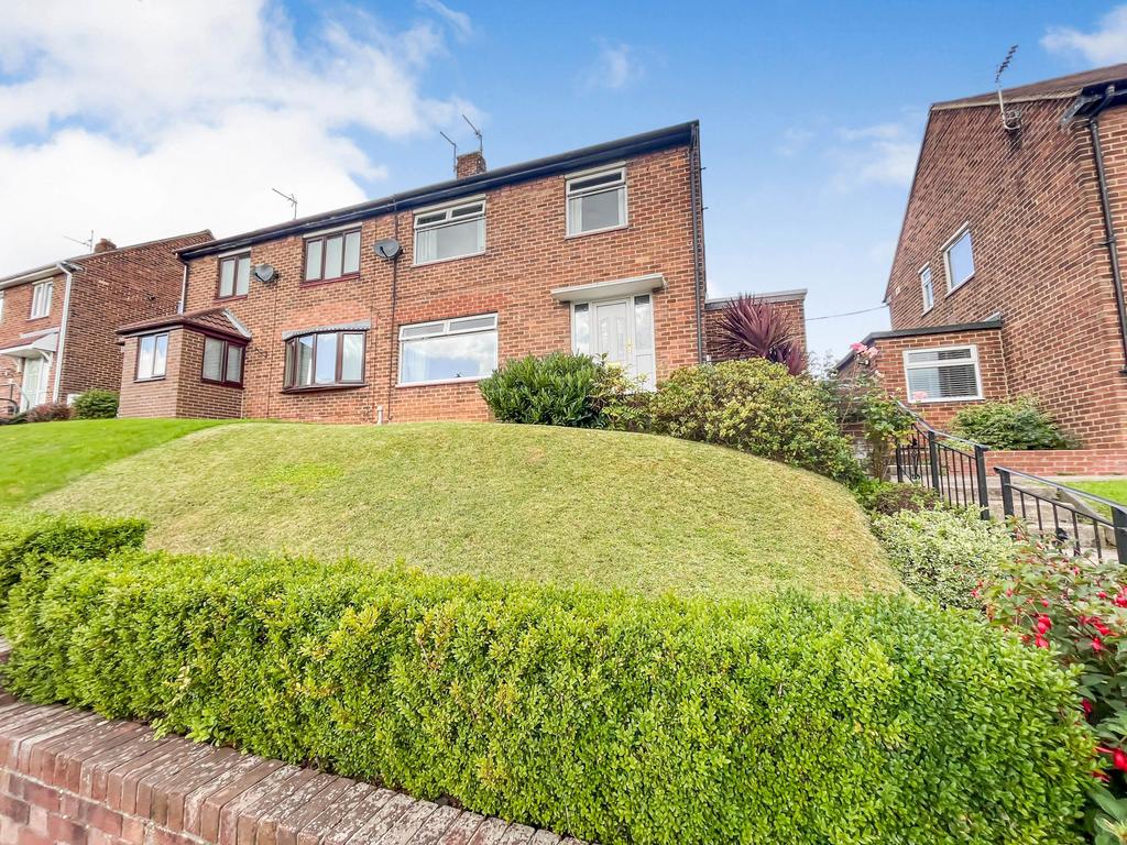 Thorntree Gill, Peterlee, Durham, SR8 4SR 3 bed semidetached house for