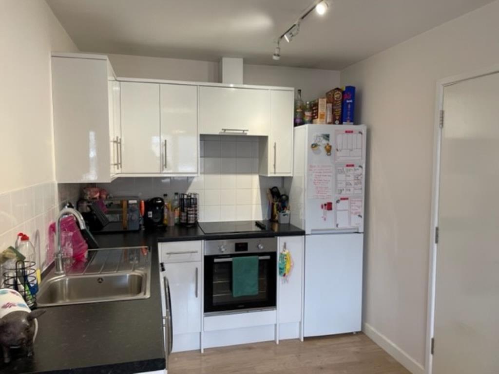 Burford Road, Carterton, Oxon, OX18 3AG 1 bed apartment to rent £825