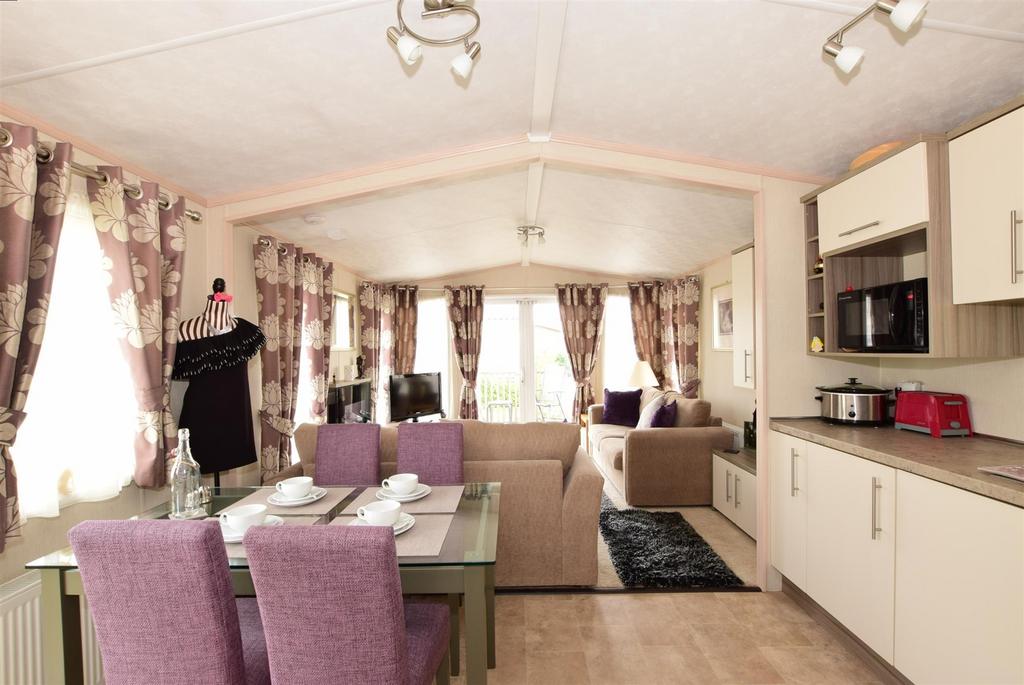 Eastern Road, Portsmouth, Hampshire 2 bed mobile home for sale £50,000