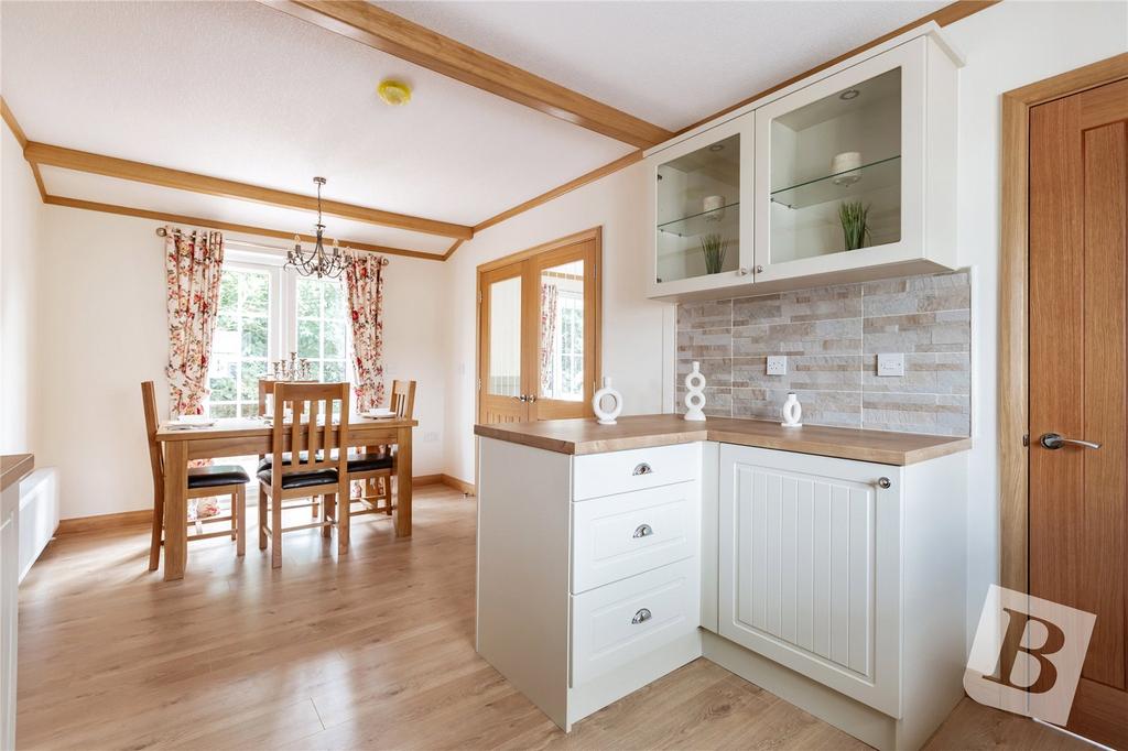 Kitchen/Dining Area