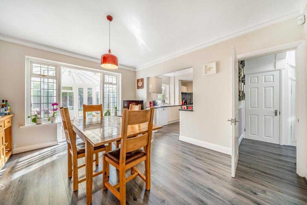 Hawkhurst Way, West Wickham 3 bed semidetached house £700,000