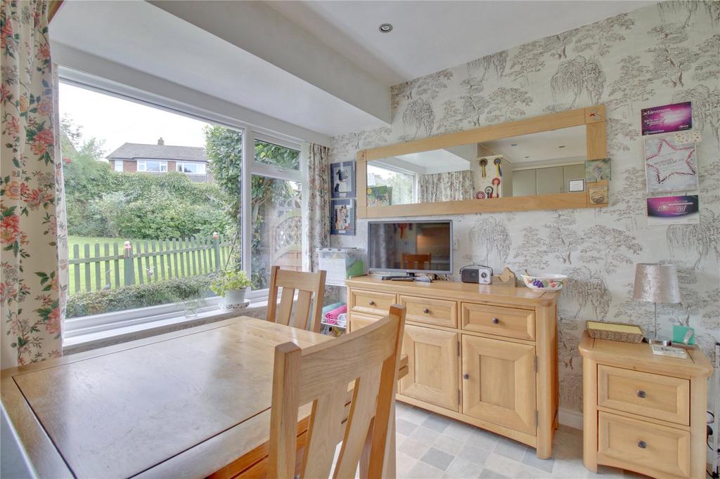 Layton Park Drive, Rawdon, Leeds, West Yorkshire, LS19 3 bed bungalow