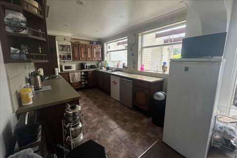 4 bedroom end of terrace house for sale, Southcote Avenue , Feltham, TW13