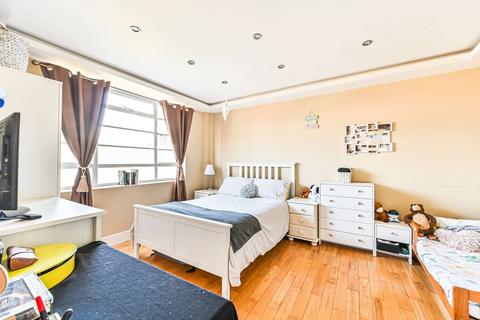 1 bedroom flat for sale - Dumbarton Court, Brixton Hill, London, SW2