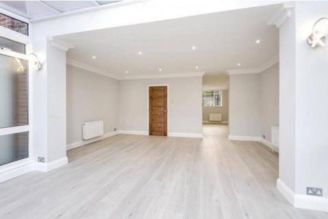 4 bedroom terraced house to rent, Harley Road Primrose Hill NW3