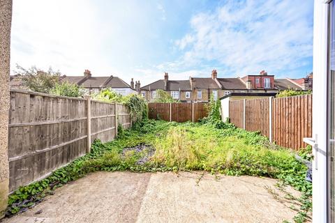 29 Park Avenue, Mitcham, CR4 2EQ