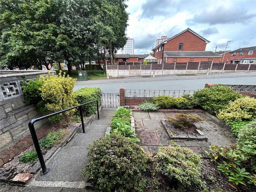 Robinson Street, Chadderton., Oldham... 3 bed end of terrace house £