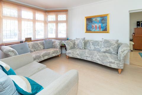 4 bedroom detached house for sale - Mowbray Road, Edgware, HA8