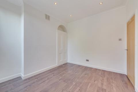 2 bedroom flat to rent, Oglander Road,  Peckham, SE15