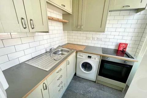 3 bedroom apartment to rent, London Road, Brighton