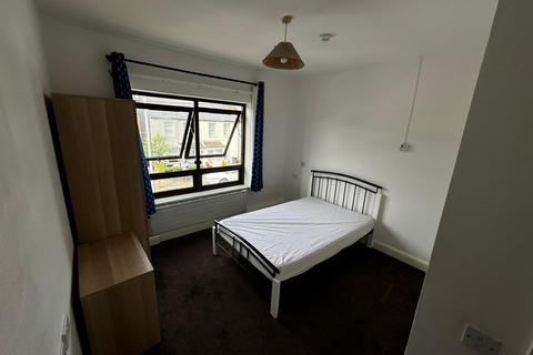 1 bedroom in a flat share to rent, Abbey Road,  Ilford, IG2