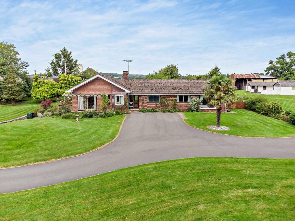 Clee Hill Road, Burford, Nr Tenbury... 4 bed bungalow £825,000