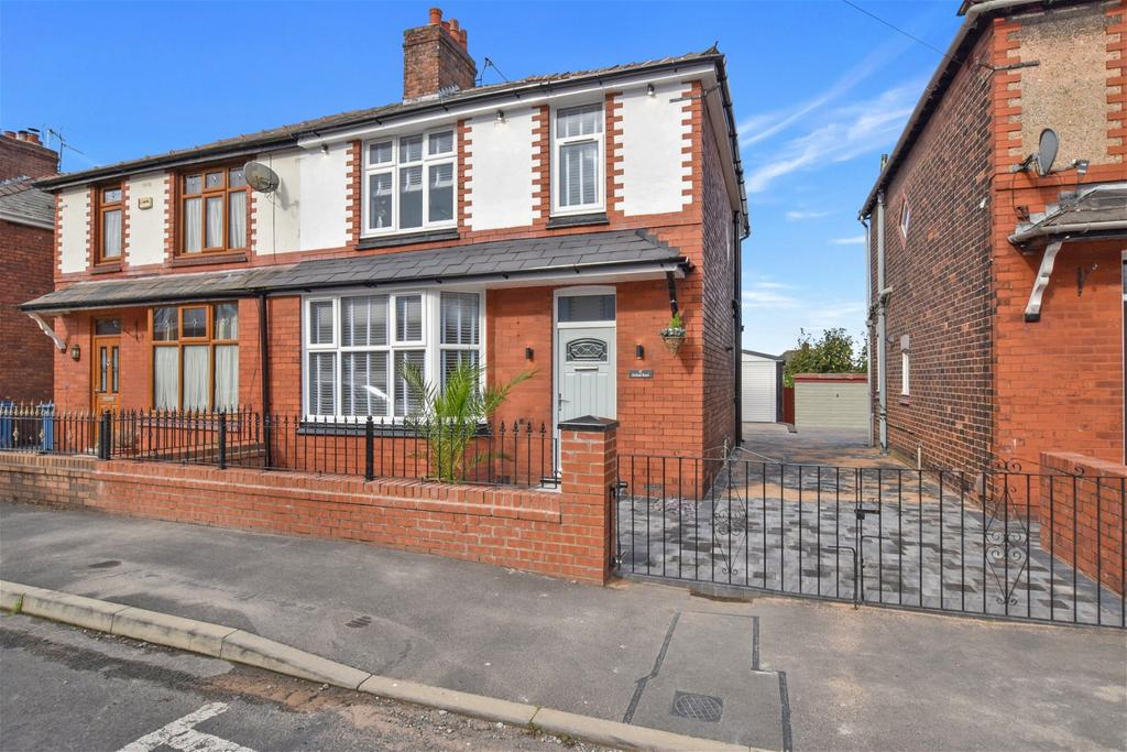 Oxford Road, Runcorn, Cheshire, WA7 4NU 3 bed semidetached house for