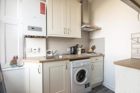 2 bedroom flat to rent, 2496L – Meadowbank, Edinburgh, EH8 8JE
