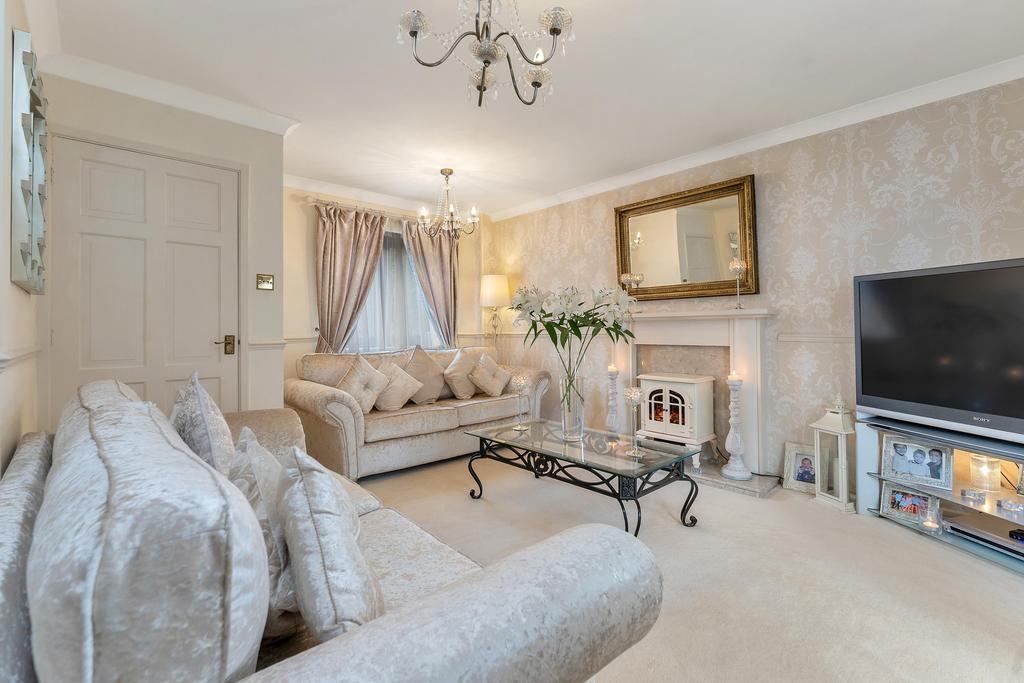 Redbridge, Werrington, Peterborough, PE4 3 bed detached house £300,000