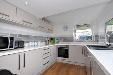 16 Bagdale, Whitby, YO21 1QS