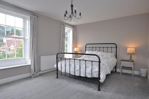16 Bagdale, Whitby, YO21 1QS