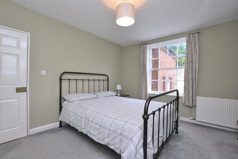 16 Bagdale, Whitby, YO21 1QS