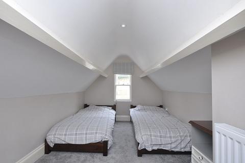 16 Bagdale, Whitby, YO21 1QS