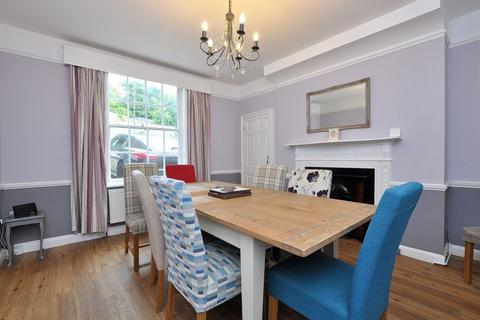 16 Bagdale, Whitby, YO21 1QS