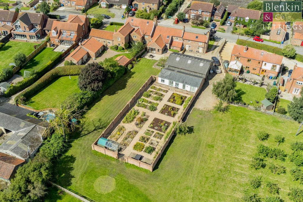 Walled Garden &amp; The Garden House