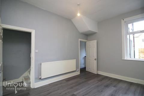 2 bedroom terraced house for sale - Radcliffe Road,  Fleetwood, FY7