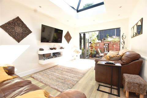 2 bedroom semi-detached bungalow for sale - Malvern Close, Shaw, Oldham, Greater Manchester, OL2