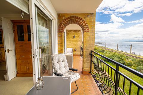 3 bedroom apartment for sale, Undercliff Gardens, Leigh-on-sea, SS9