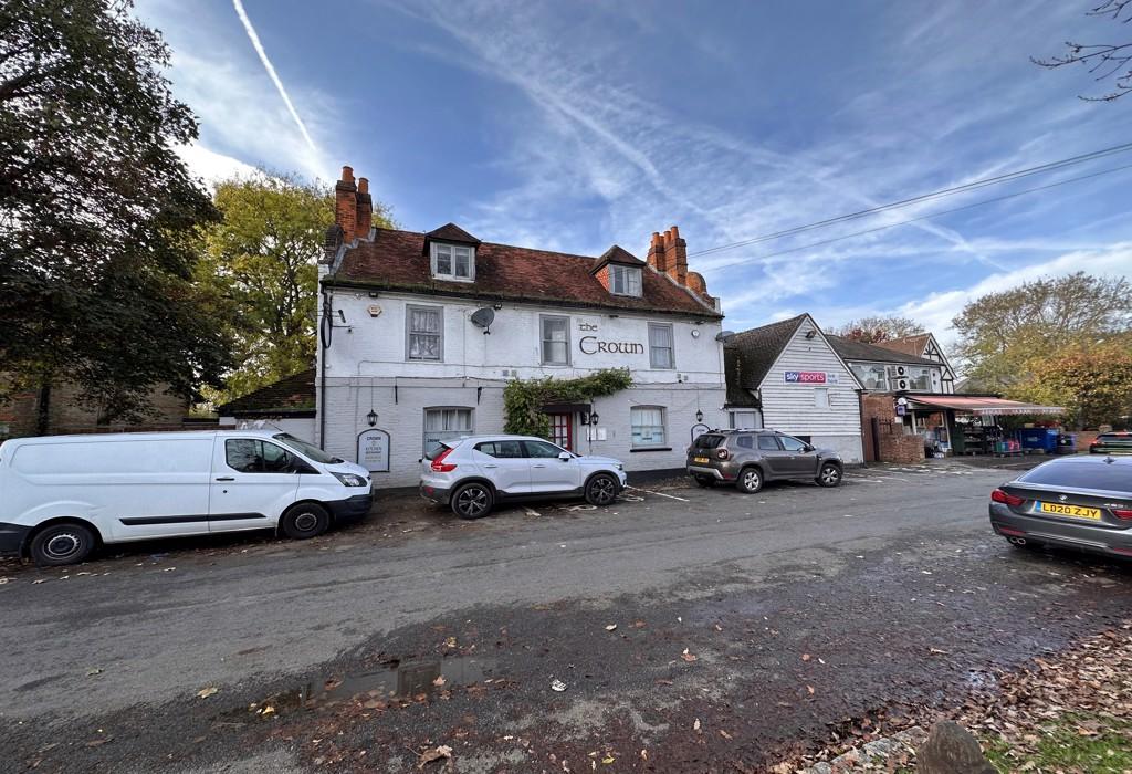 The Crown Horton road, Horton, Datchet, Berkshire 3 bed flat to rent