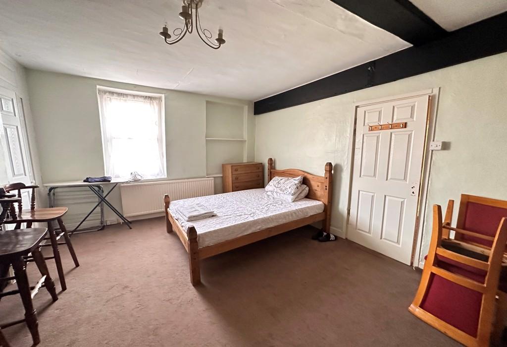 The Crown Horton road, Horton, Datchet, Berkshire 3 bed flat to rent
