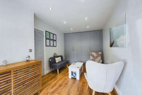 2 Mescalero, Kingsthorpe, Northampton, NN2 6PE