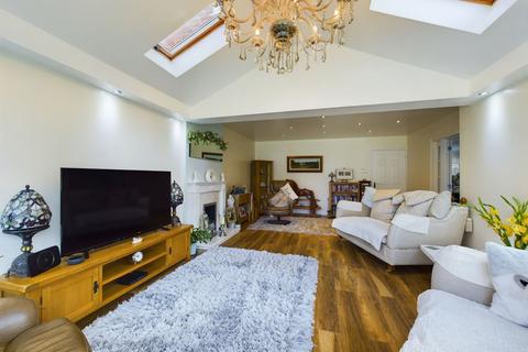 2 Mescalero, Kingsthorpe, Northampton, NN2 6PE
