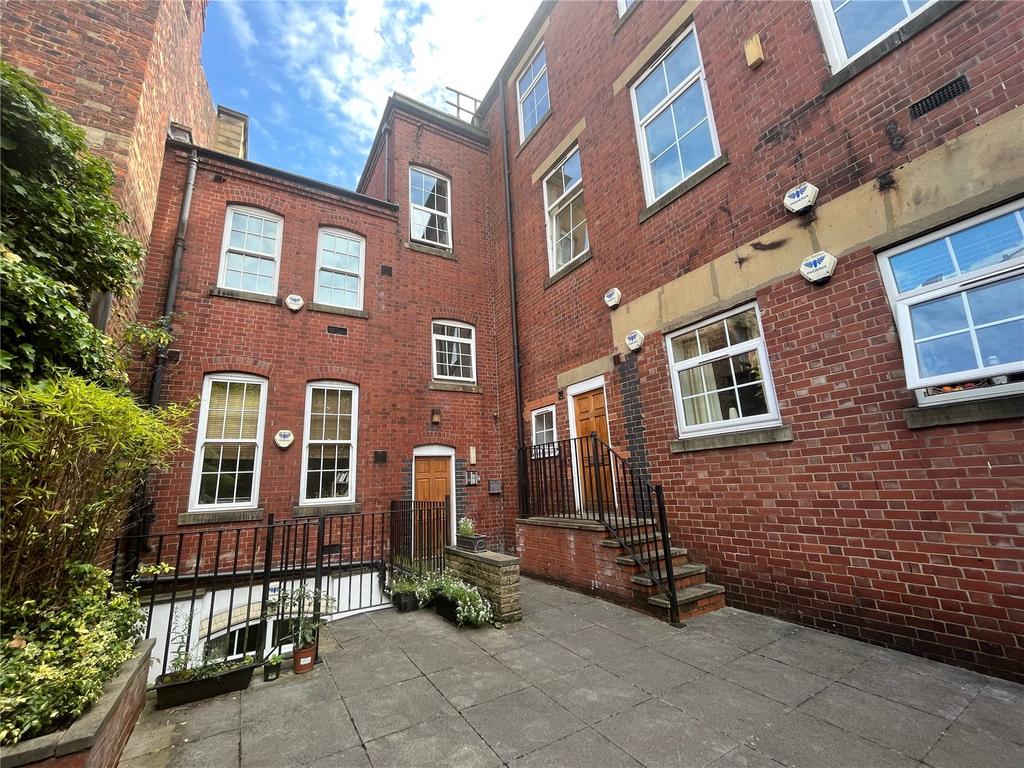 The Old Post Office, 15 Market Place, Batley, West Yorkshire, WF17 1 bed apartment for sale £