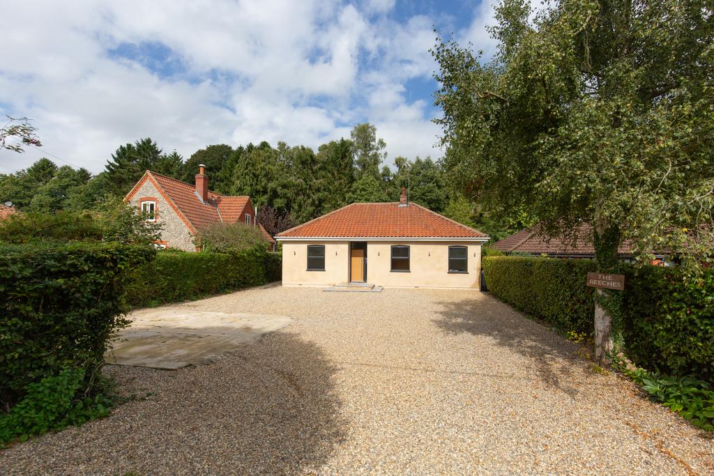 Bernard Close, High Kelling NR25 4 bed detached bungalow for sale £850,000