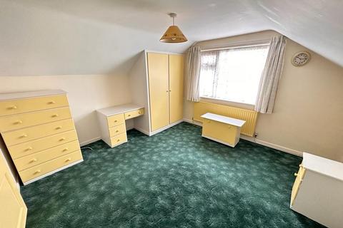 Lyndale Camperdown Road, Canvey Island, SS8 8BA