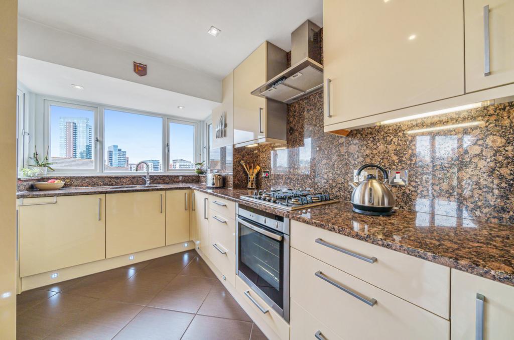 Pacific Close, Ocean Village, Southampton, Hampshire, SO14 2 bed