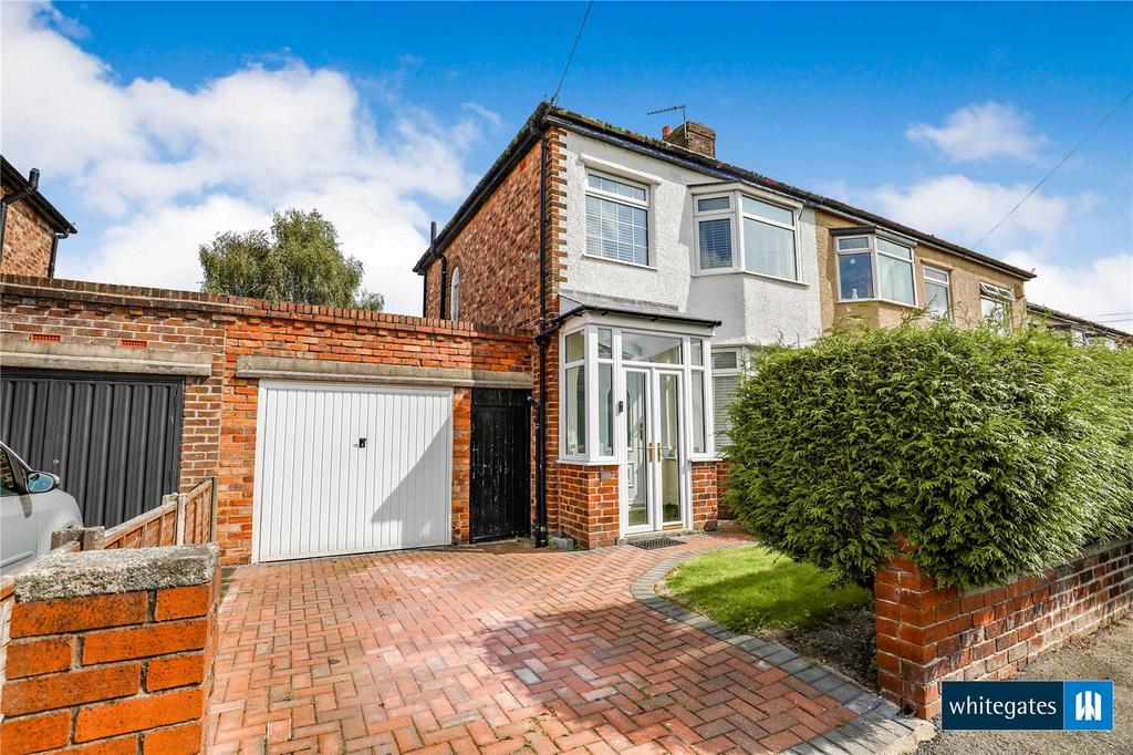 Derwent Avenue, Prescot, Merseyside, L34 3 bed semidetached house for
