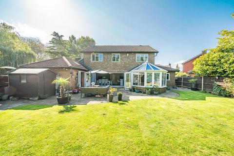 5 bedroom detached house for sale - Colliers Shaw, Keston
