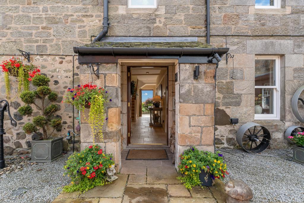 75 Farm Road, Duntocher, West Dunbartonshire, G81 6RS 4 bed farm house