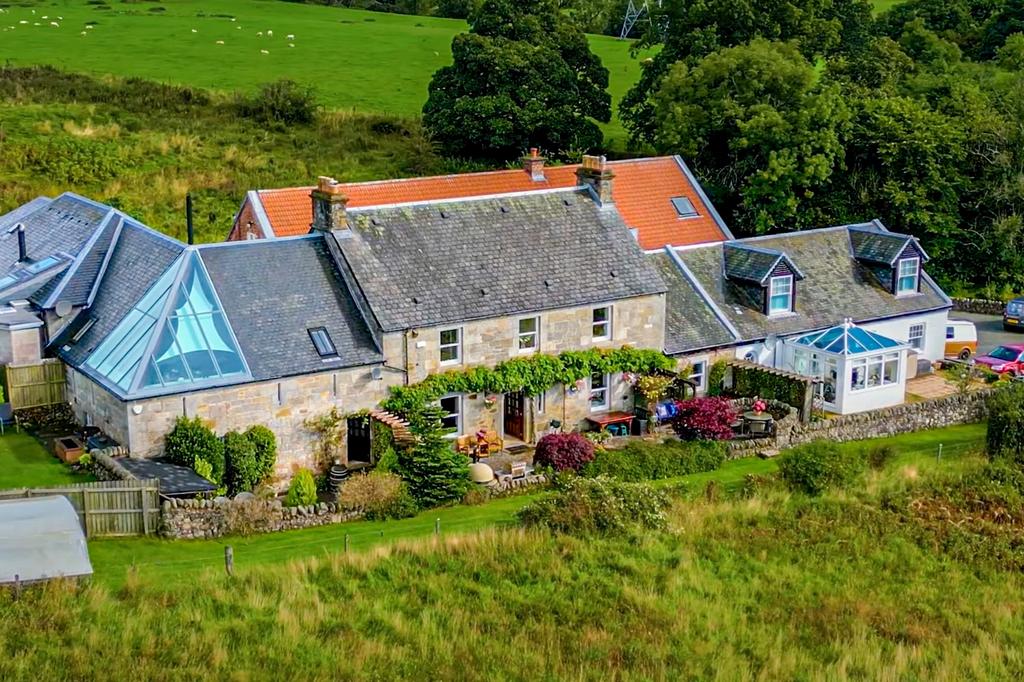75 Farm Road, Duntocher, West Dunbartonshire, G81 6RS 4 bed farm house